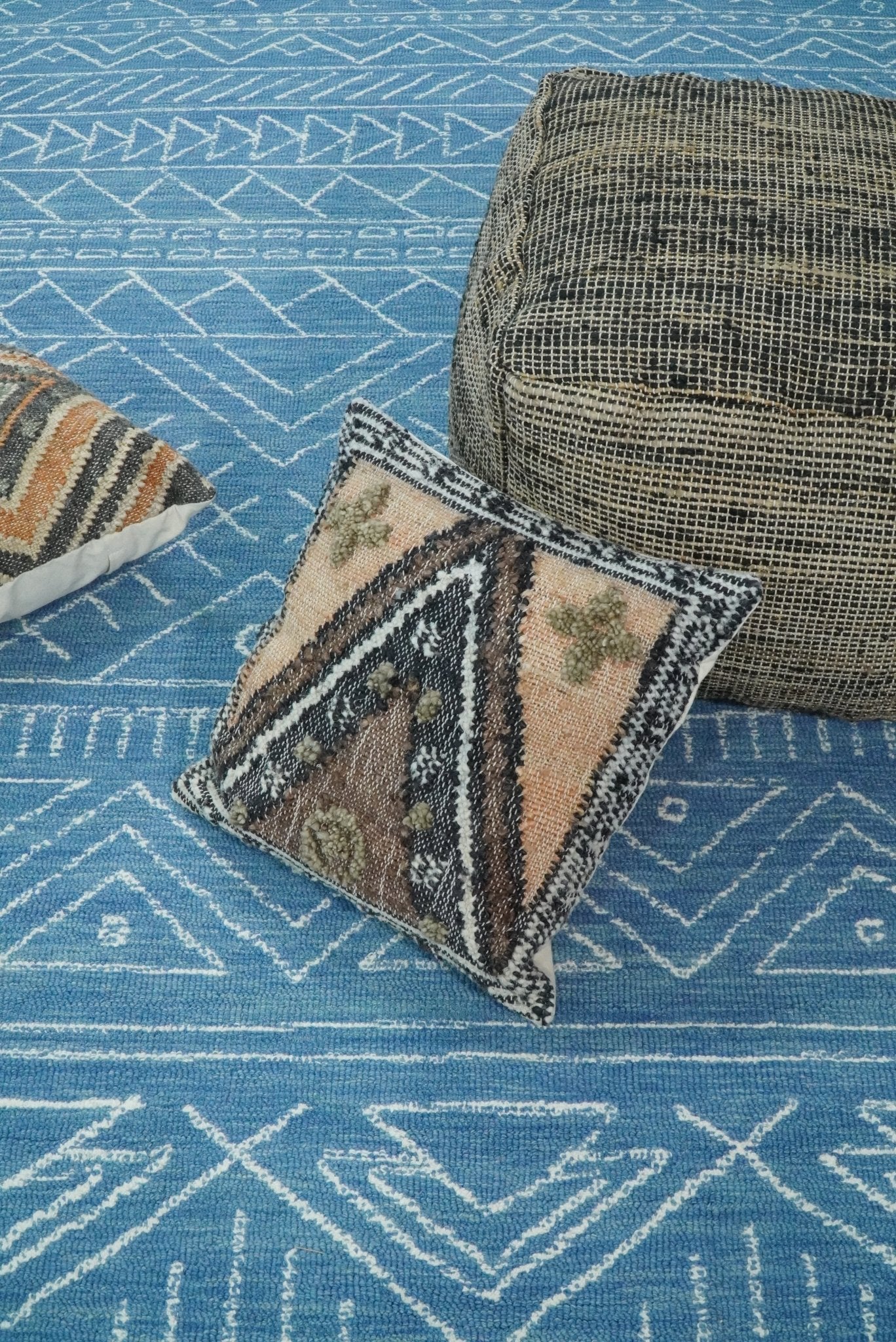 Blue Modern Contemporary Hand Tufted Wool Area Rug - Image 3