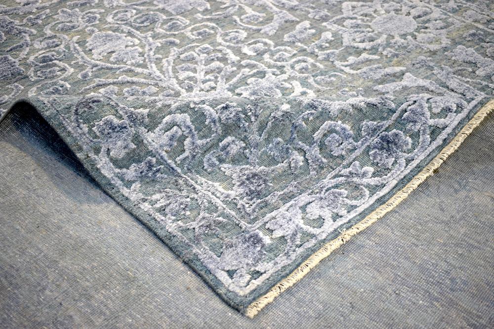 Modern Silver And Gray Hand Knotted Bamboo Silk 8x10 Area Rug - Image 6