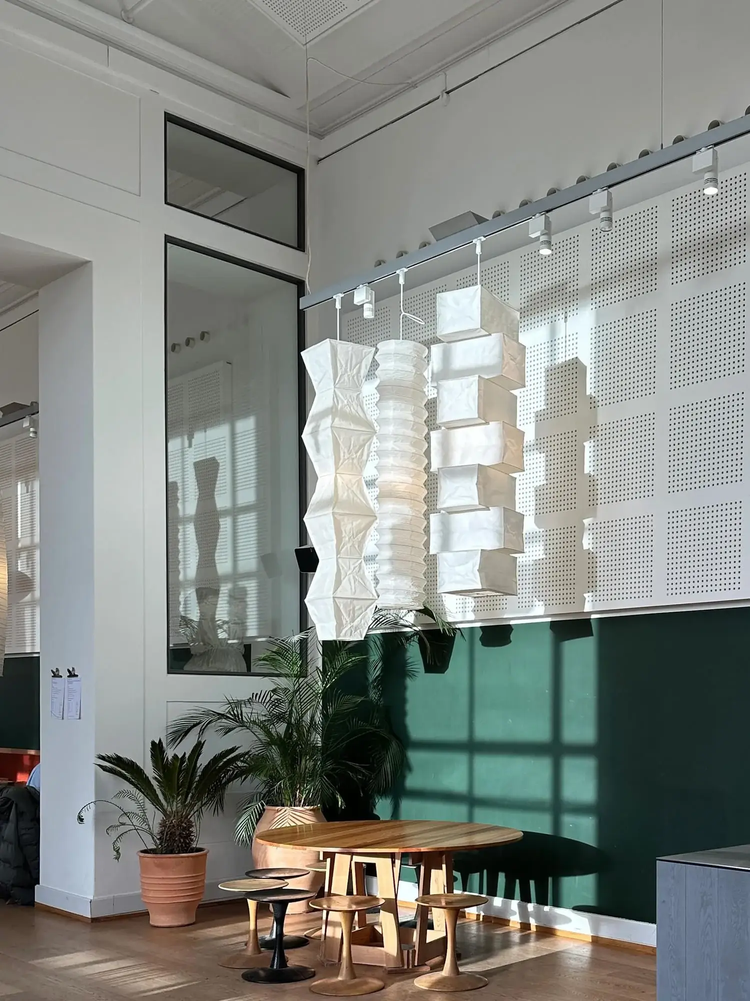 Akari L7 Pendant Light - Image 7