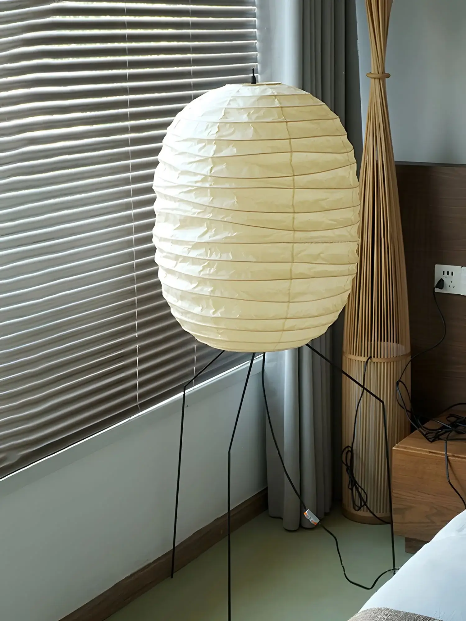 Akari UF3-DL Floor Lamp - Image 4