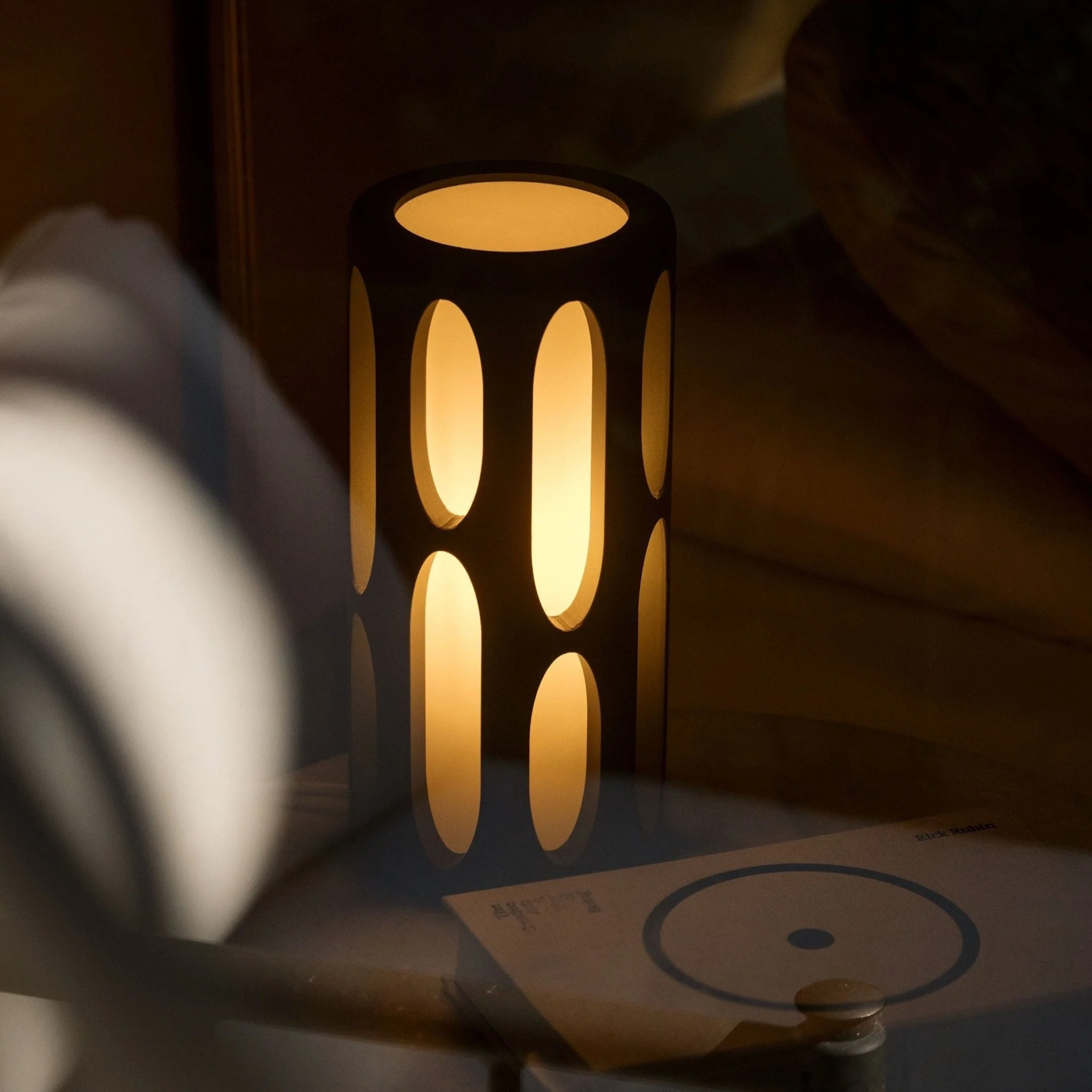 Amoeba Table Lamp - Image 8
