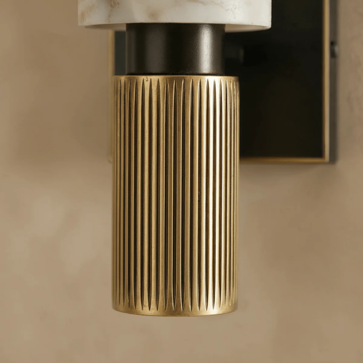Ansu Alabaster Wall Lamp - Image 4