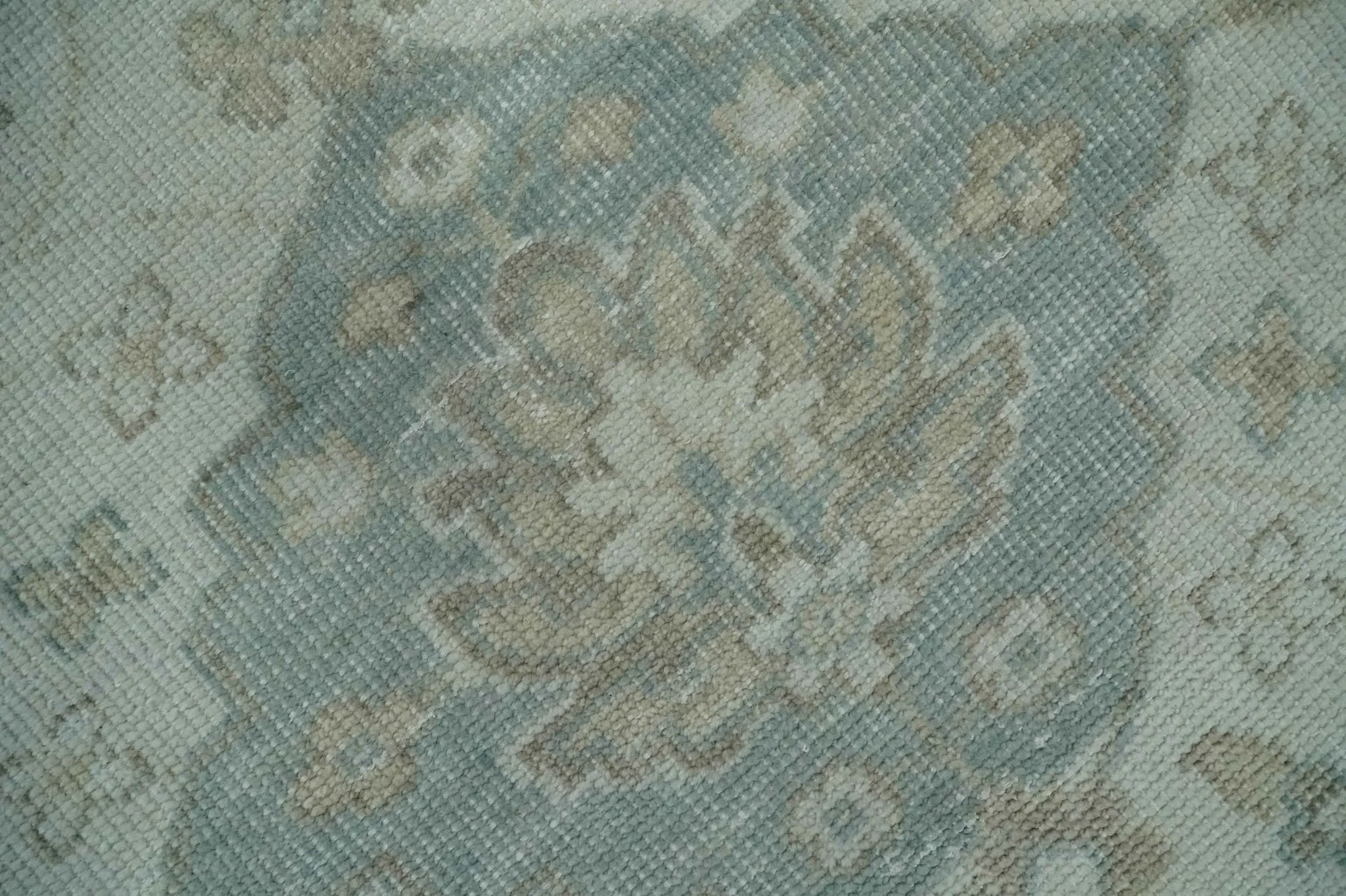 Antique Design Medallion Earthy Ivory and Camel 8x10 wool Area Rug - Image 4