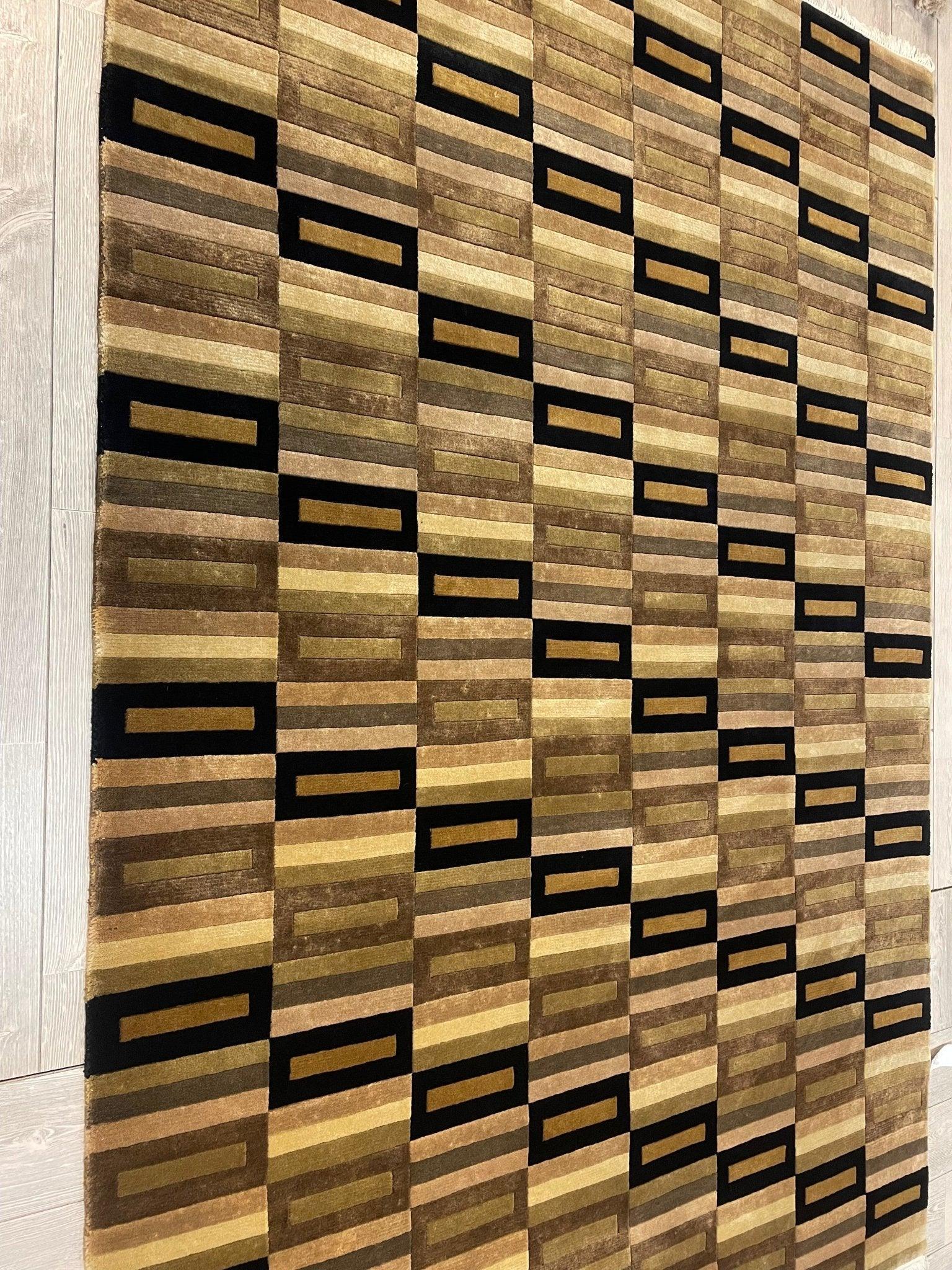 Beautifull Hand Knotted Nepali Geometric Area Rug 6x9 Ft - Image 3