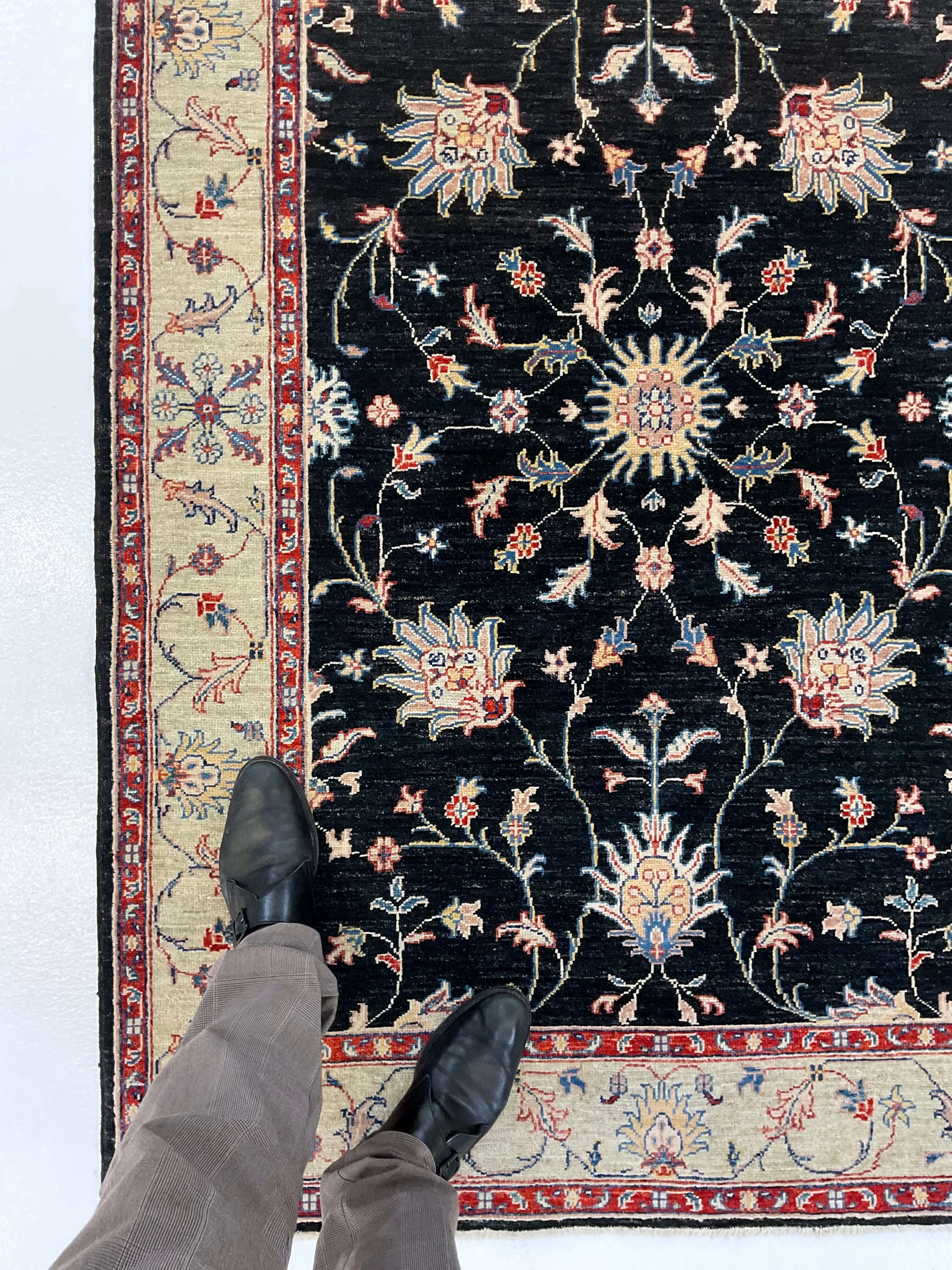 Chobi Farahan (4'01"x6'02") black/ivory - Image 7