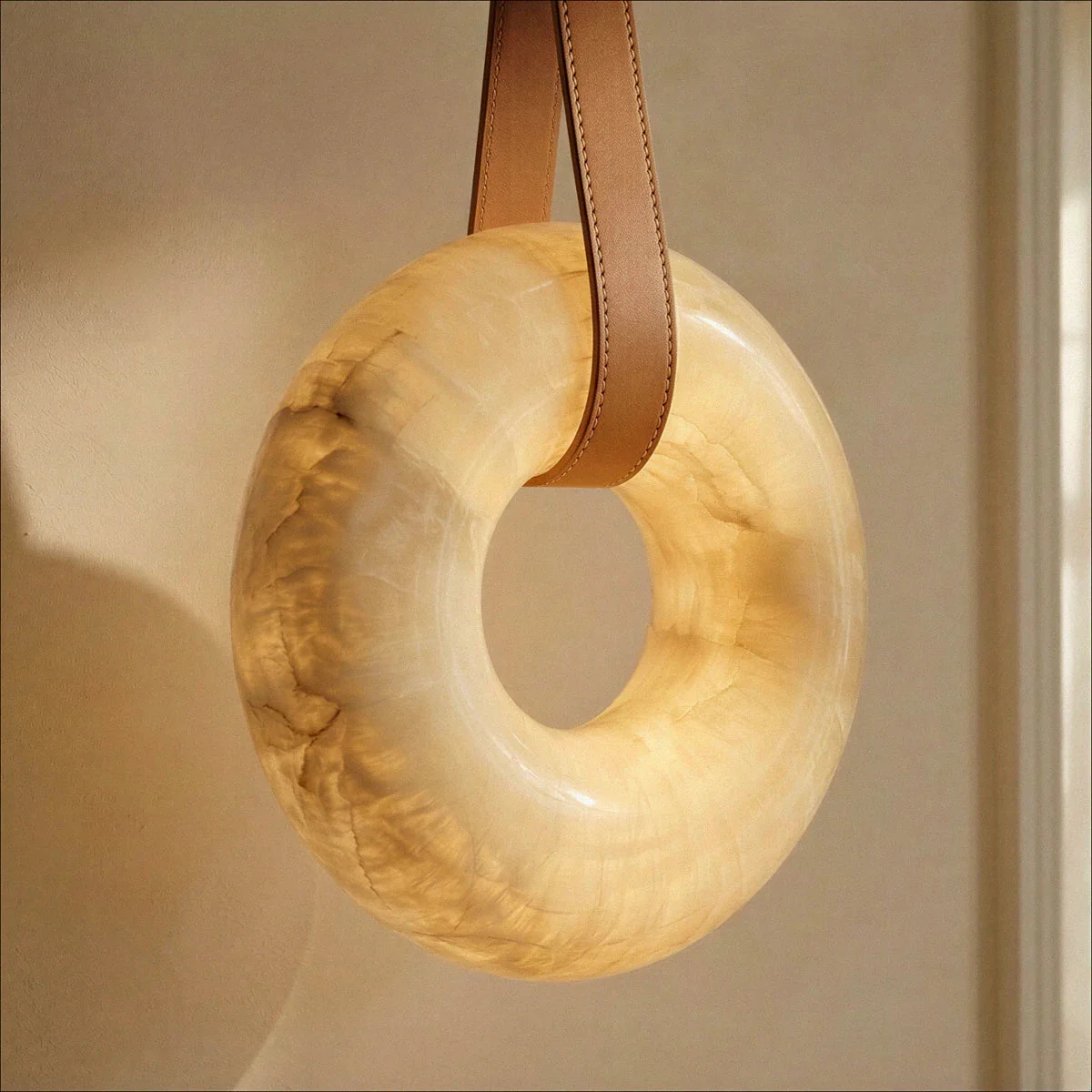 Cingeto Alabaster Pendant Light - Image 9
