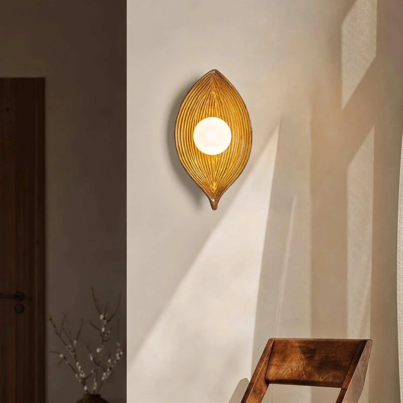 Contemporary Nordic Leaf Resin Wall Lamp - Image 3