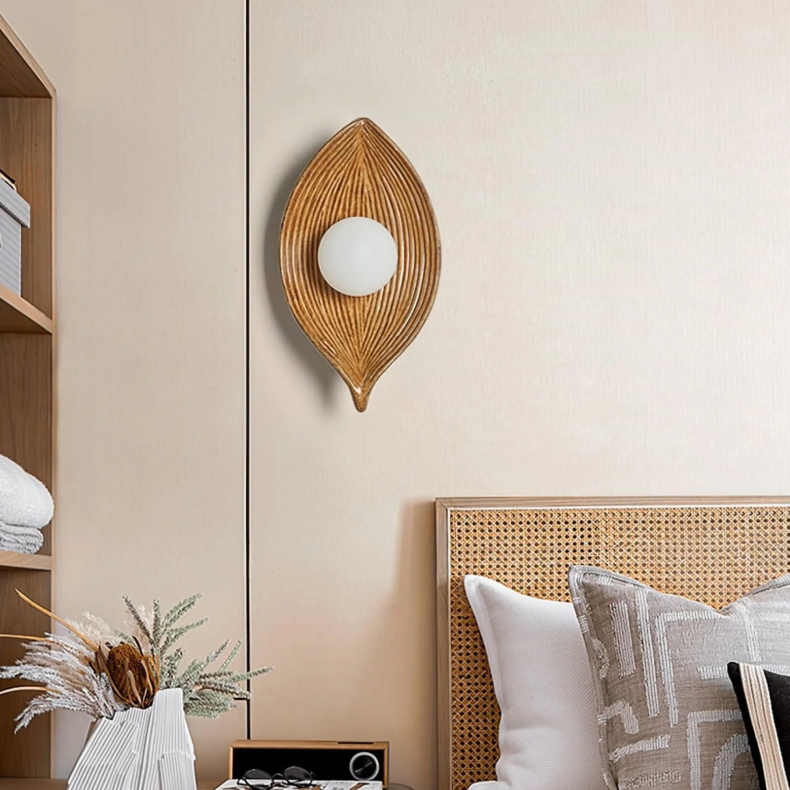 Contemporary Nordic Leaf Resin Wall Lamp - Image 8