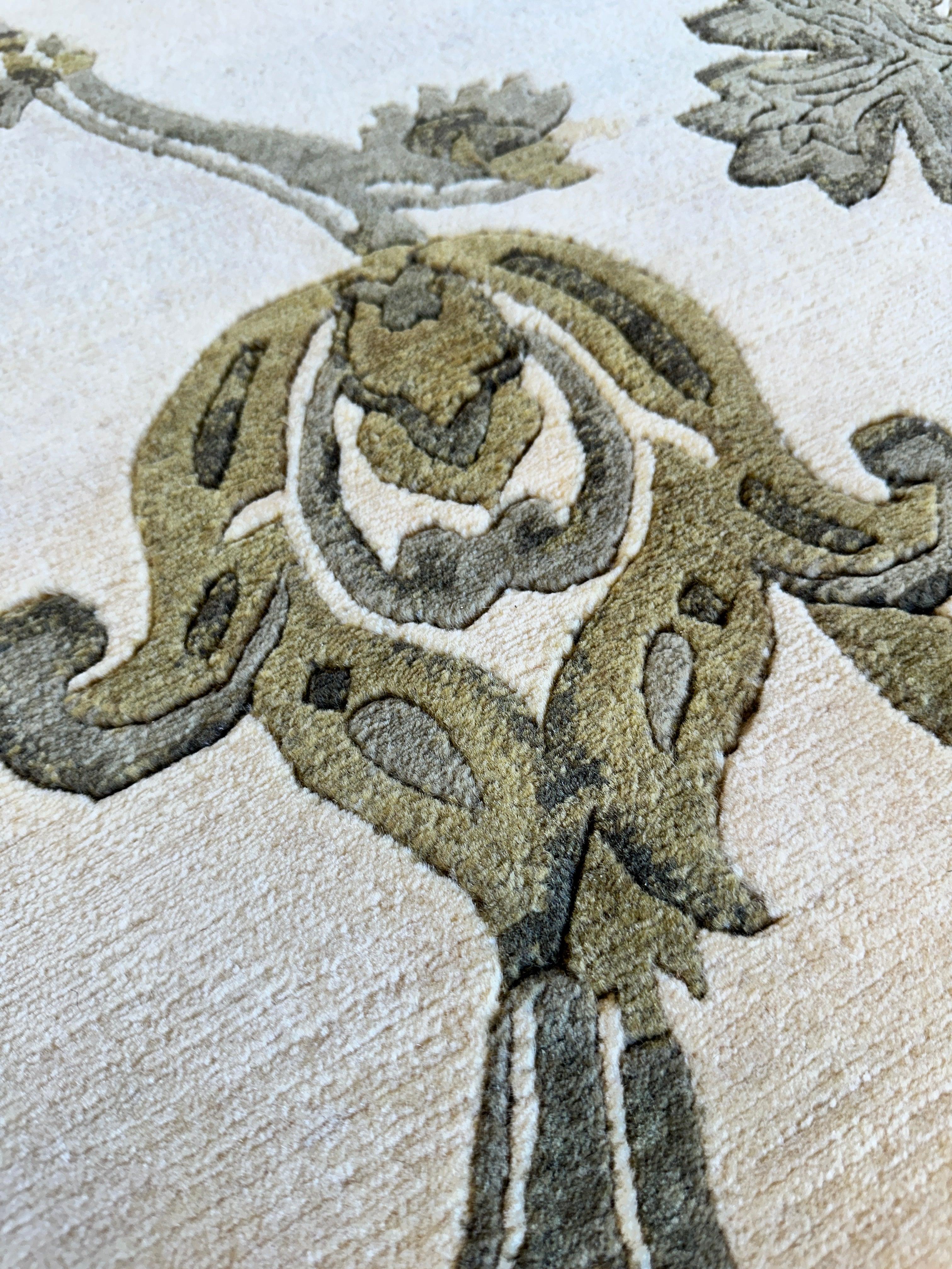 Hand-Knotted Indian Rug - 7'11" x 9'9" - Wool - Floral Pattern - Elegant Beige and Green Design - Image 6