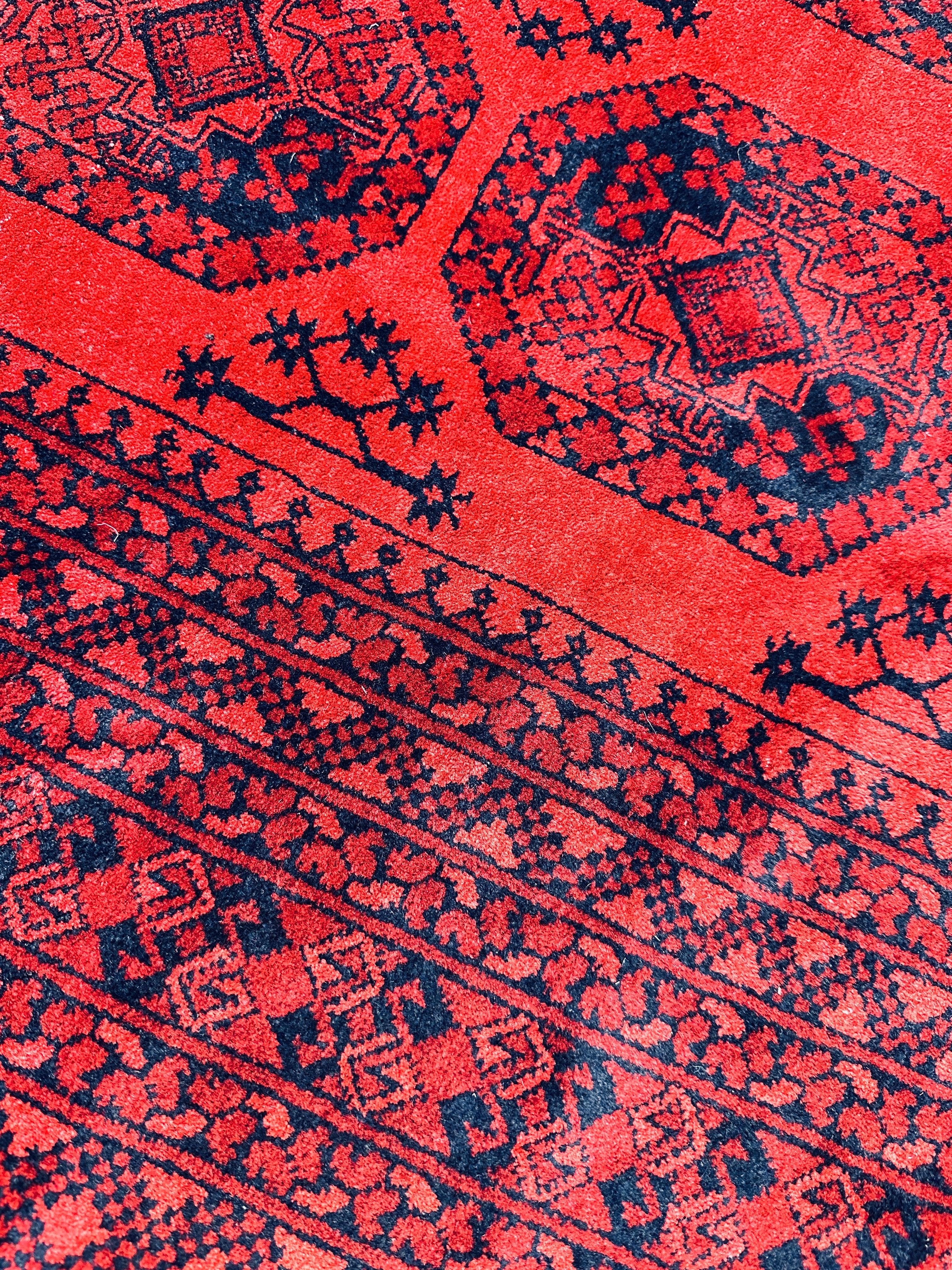Hand-Knotted Turkoman Ersari Wool Rug – 6’7” x 9’6” – Rich Red Tones, Geometric Design - Image 4