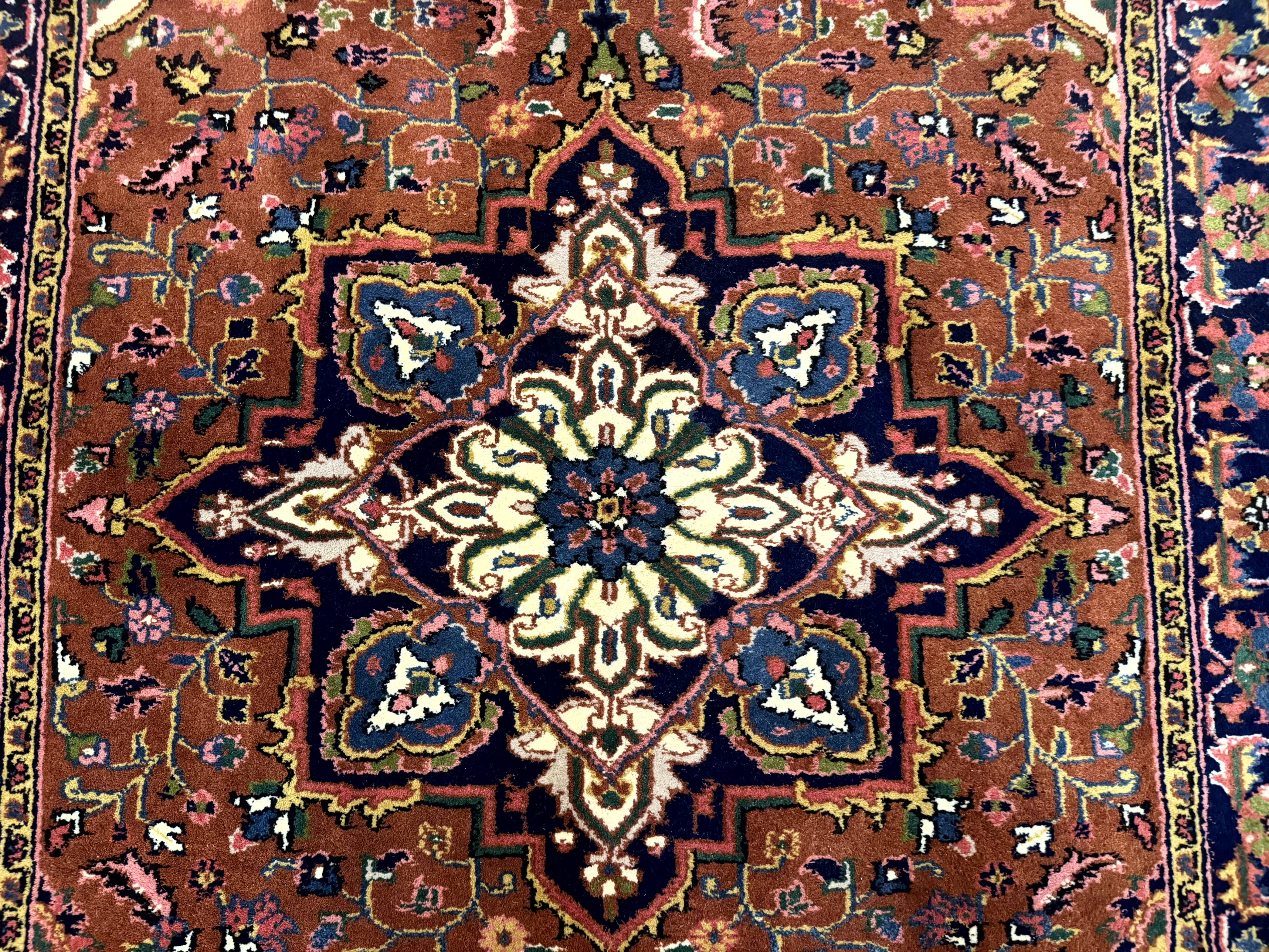 Indo Persian Heriz Rug 4x6, Rust Red Navy Blue and Cream - Image 4