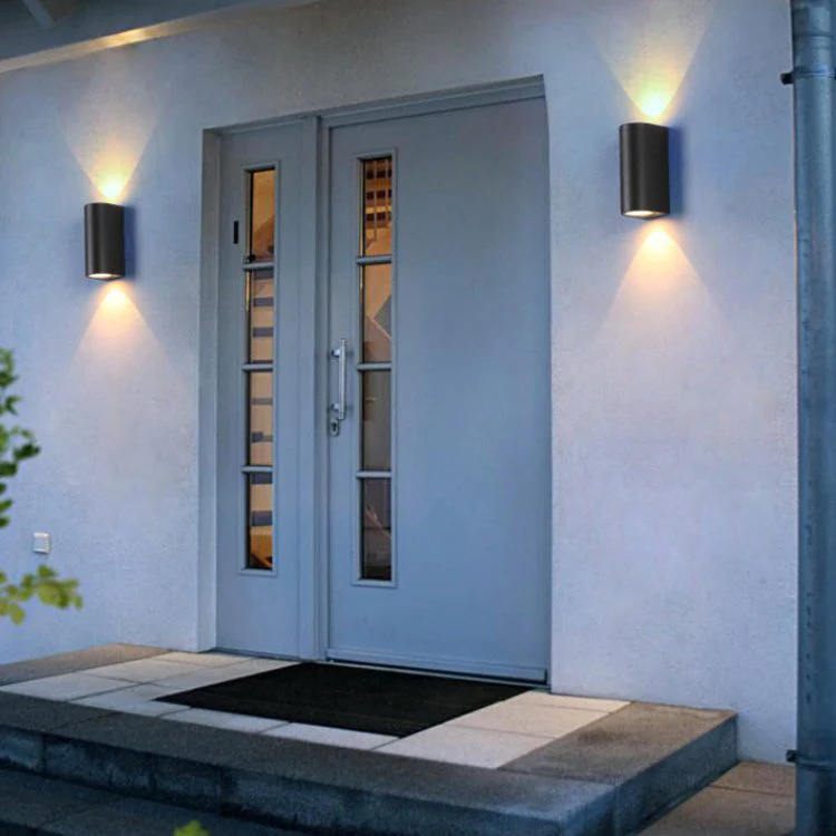 Prakash Outdoor Wall Lamp - Image 3