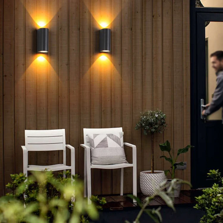 Prakash Outdoor Wall Lamp - Image 5