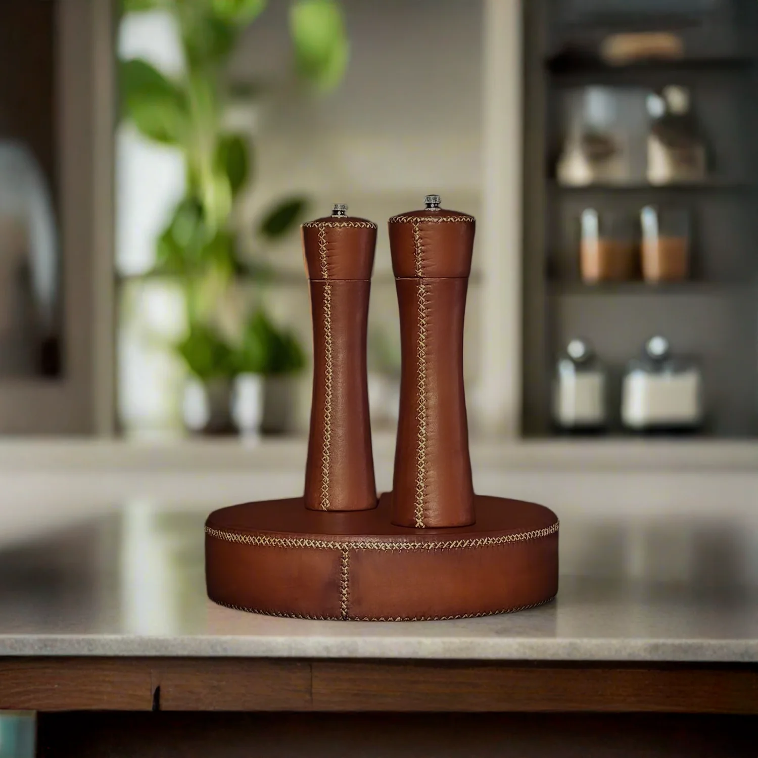 Sal y Pimienta | Leather Salt and Pepper Mills - Image 2