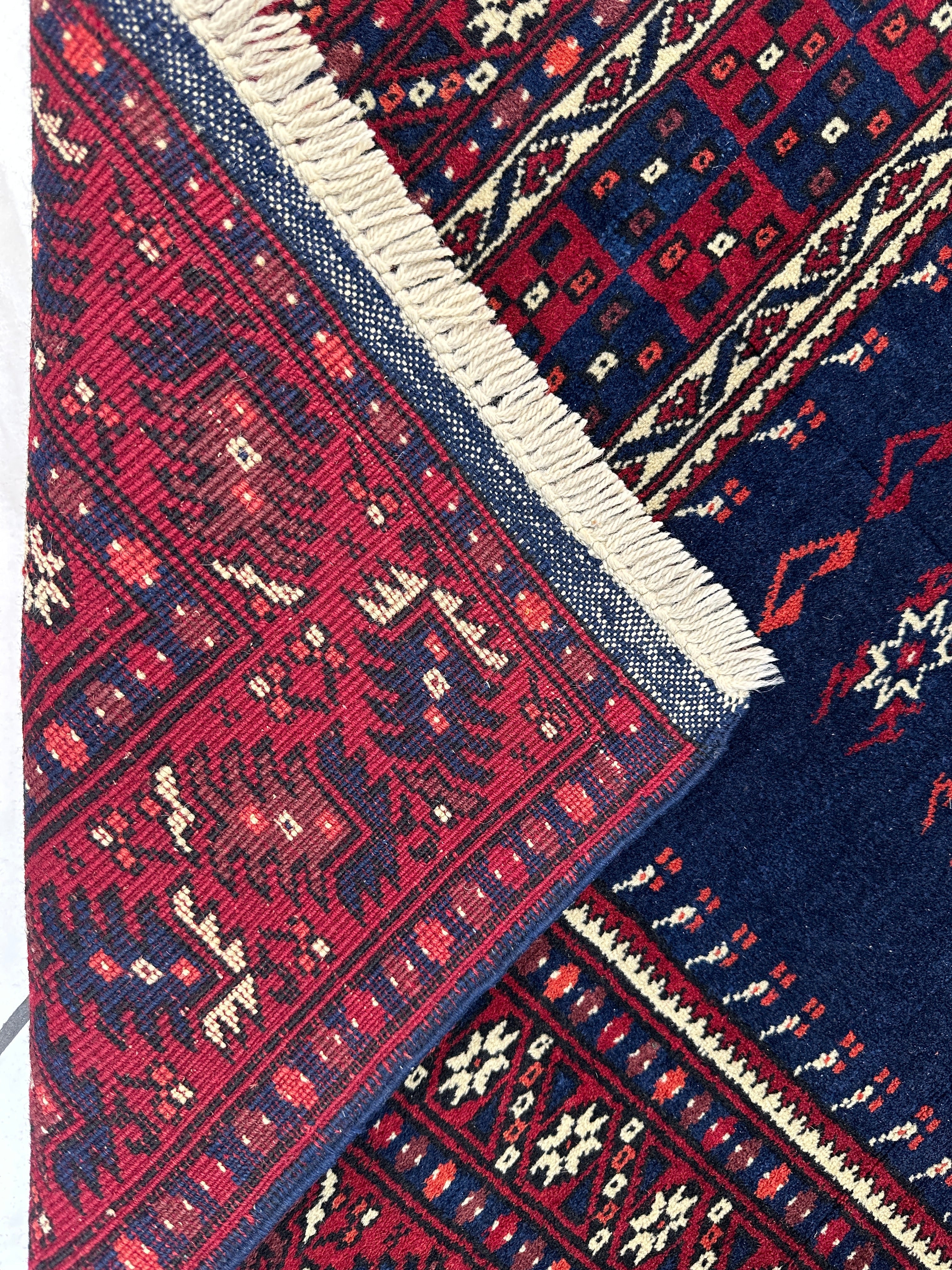 Vintage Hand-Knotted Yagcibedir Turkish Wool Prayer Rug – 3’10” x 5’9” – Deep Blue & Red Tribal Design - Image 4