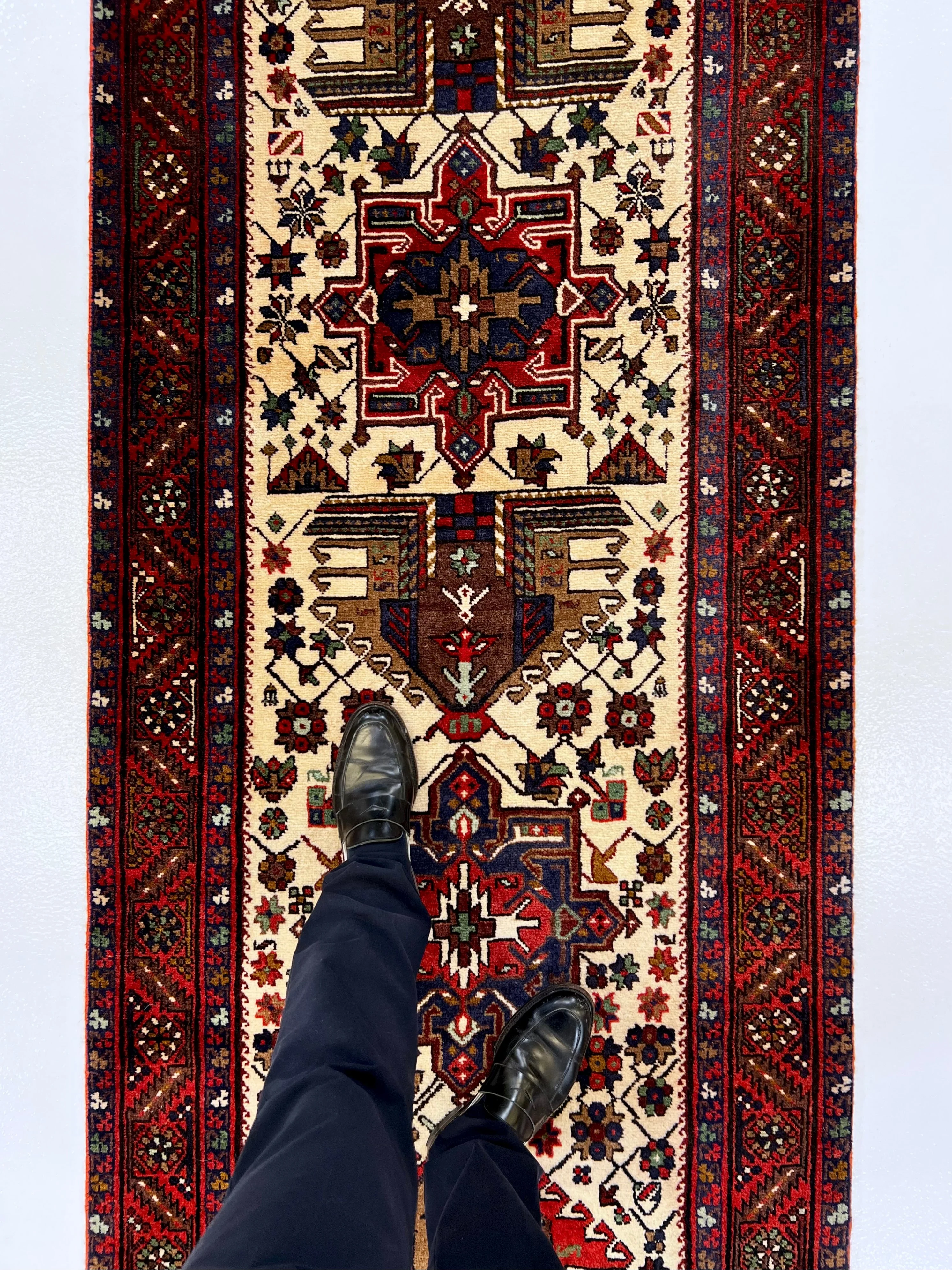 Vintage Karajeh (3'01"x14'05") ivory/dk.red - Image 10